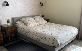 Studio Independant Avec Piscine Et Jardin