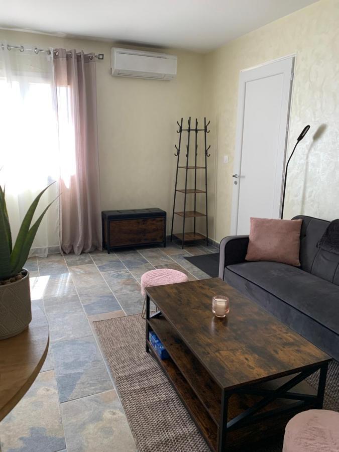 Studio Independant Avec Piscine Et Jardin L'Abergement-Sainte-Colombe Extérieur photo